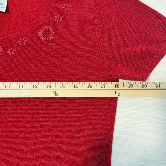 Sag Harbor Womens Red Embroidered Knit Top Short Sleeve Sweater Size M Classic - Picture 6 of 7